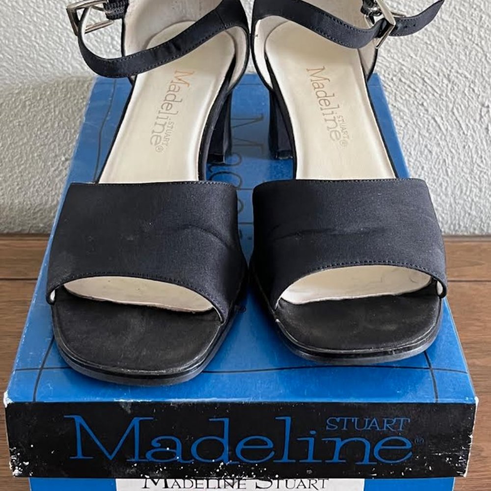 Madeline Stuart sandals, Size 6.5m, black